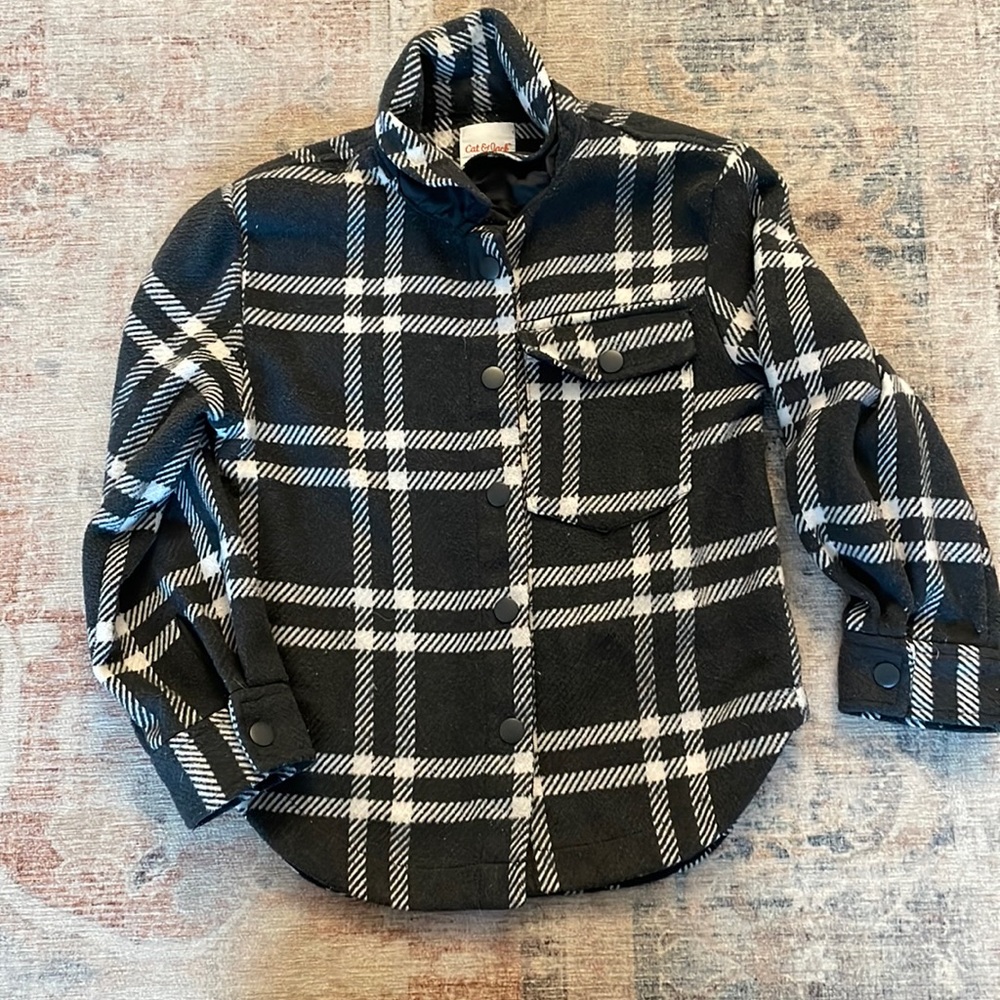 Size small (6) shacket